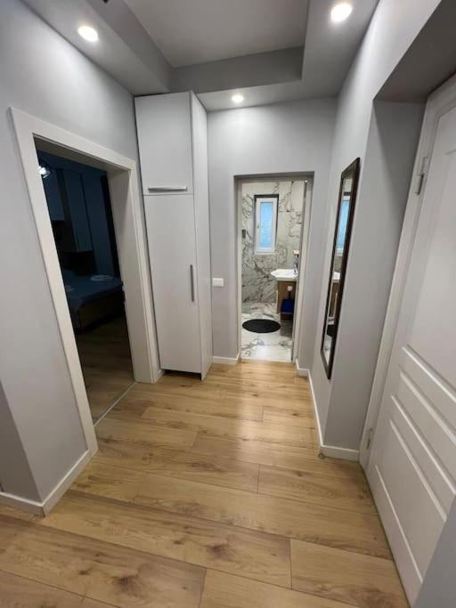 Starlight Downtown Apartment Tirana Extérieur photo